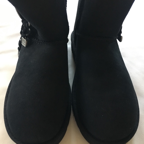 UGG women’s black AZALIA charm boots size 7 - Picture 4 of 5